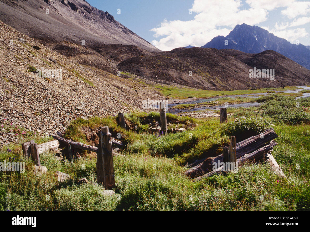 Ruinen der ehemaligen Offiziere Quartier in einem Gulag-Gefängnis in der Nähe von Amguema, Tschuktschen-Halbinsel, Magadon Region, Sibirien, Russland Stockfoto