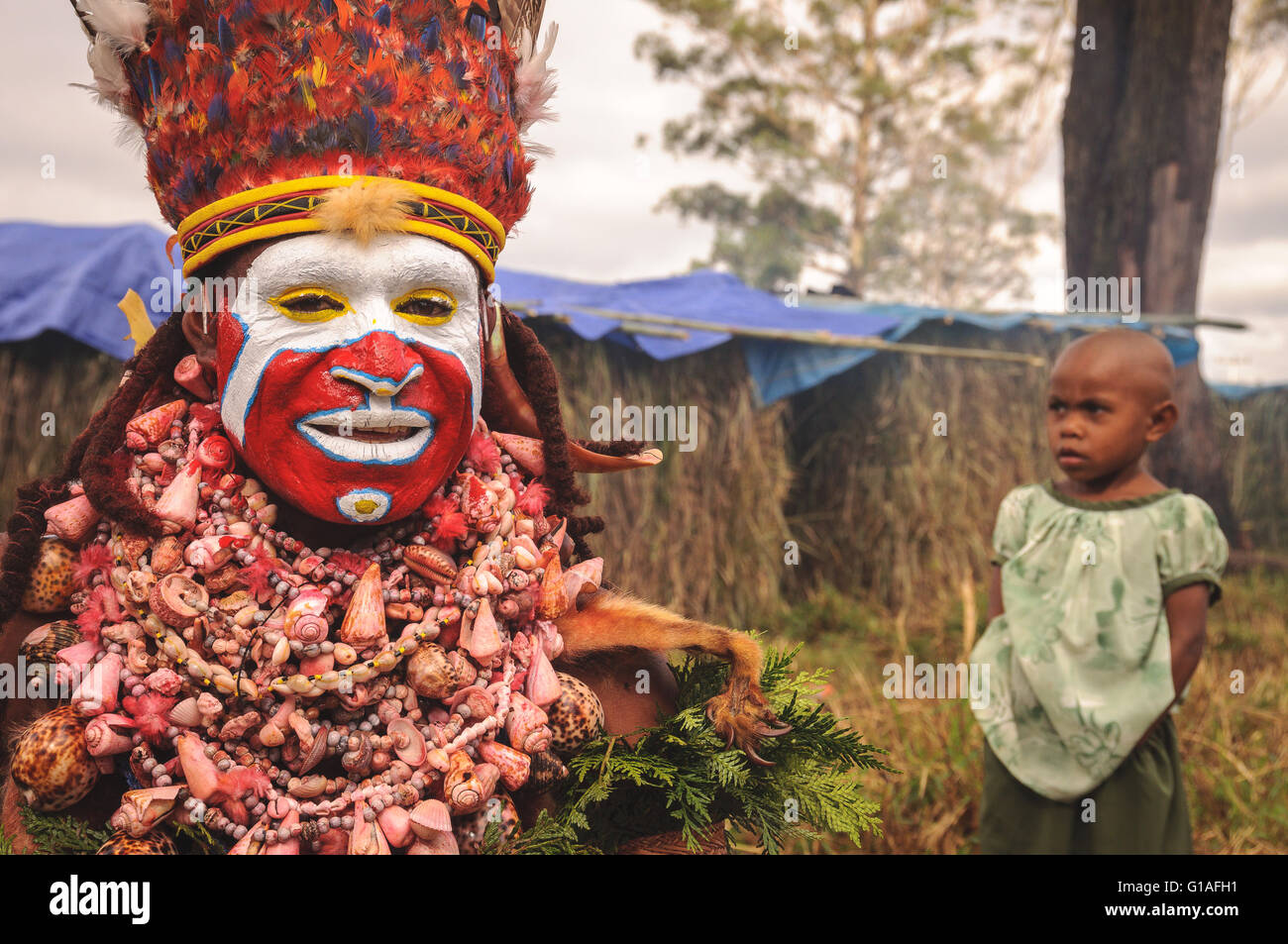 Ein Stammesmitglied Hochland an der Mt. Hagen kulturelle zeigen in Papua-Neu-Guinea Stockfoto