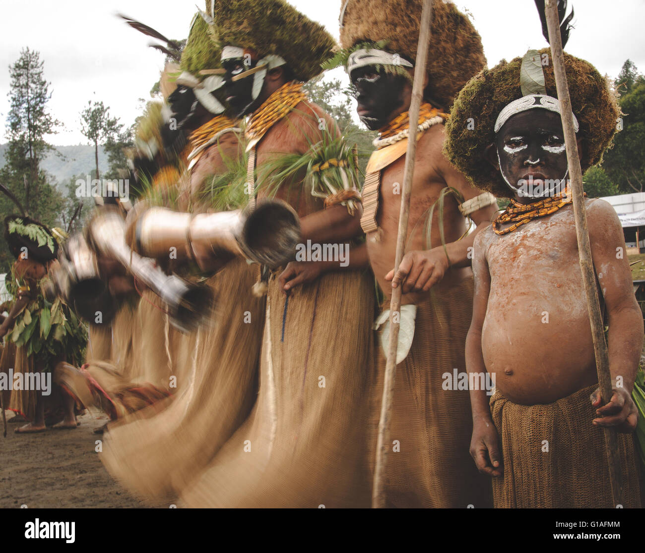 Wiegende Tänzerinnen im kulturellen Enga zeigen im Hochland von Papua-Neu-Guinea Stockfoto