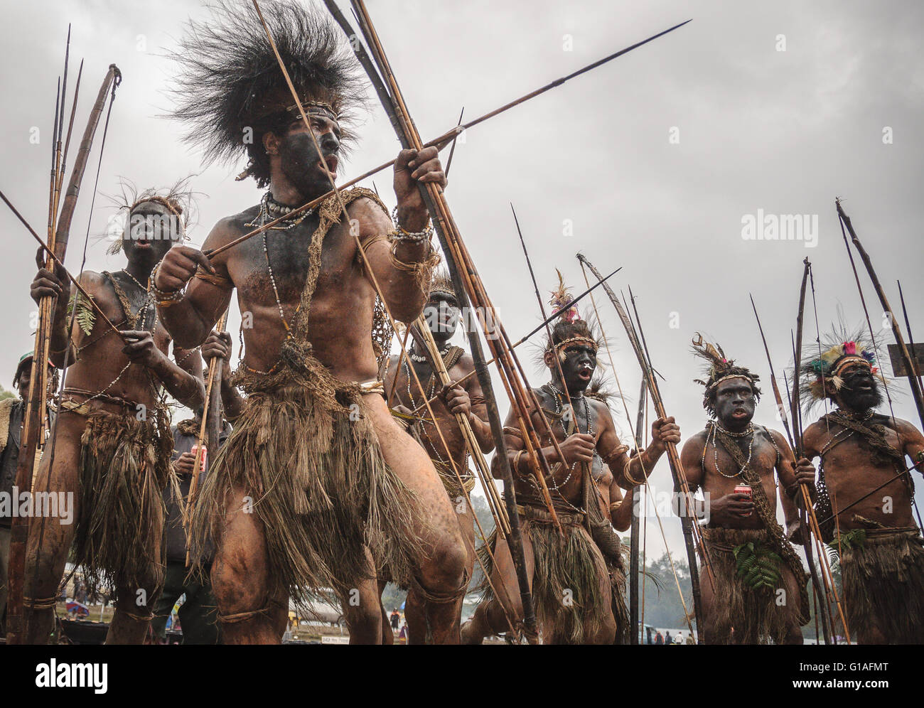 Ein Bogenschießen-Stamm in der Provinz Enga, Papua-Neu-Guinea Stockfoto