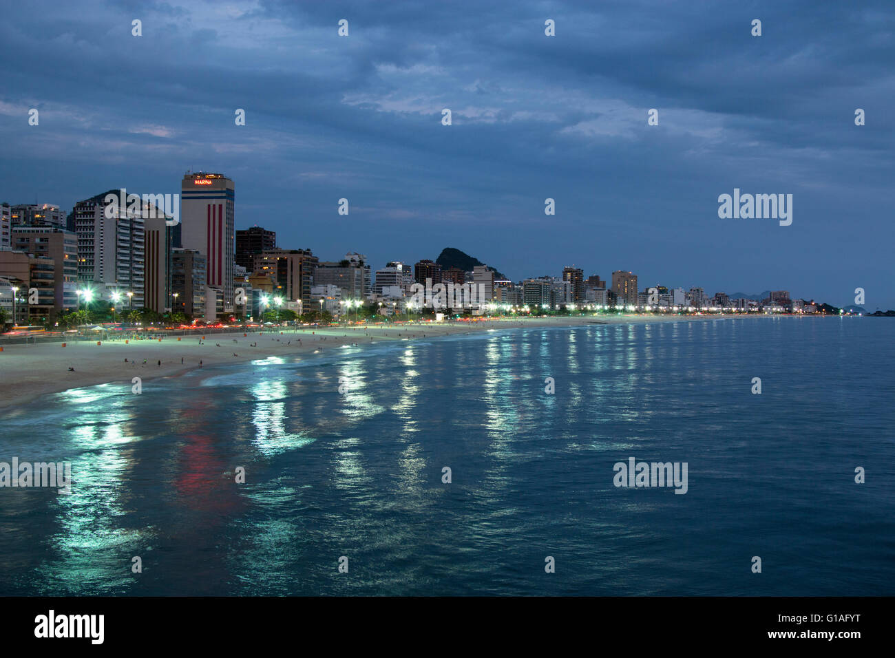 Ipanema-Strand in der Nacht in Rio De Janeiro Stockfoto