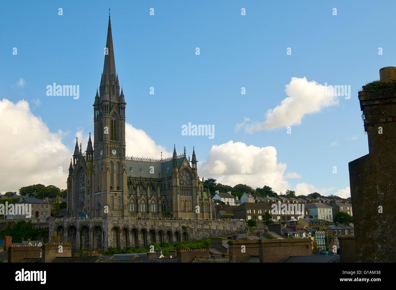 Cobh St Coleman Kathedrale dominiert die Skyline von Cobh. Stockfoto