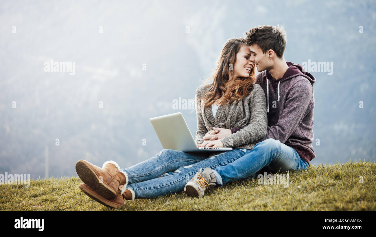 Jugendliche küssen Fotos und Bildmaterial in hoher Auflösung Alamy