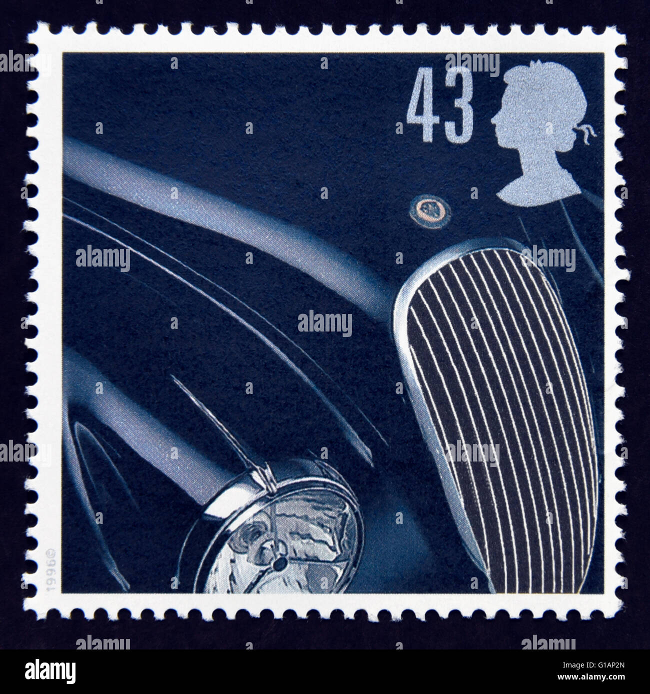 Briefmarke. Great Britain. Königin Elizabeth II. 1996. klassische Sportwagen. Jaguar XK120. 43p. Stockfoto