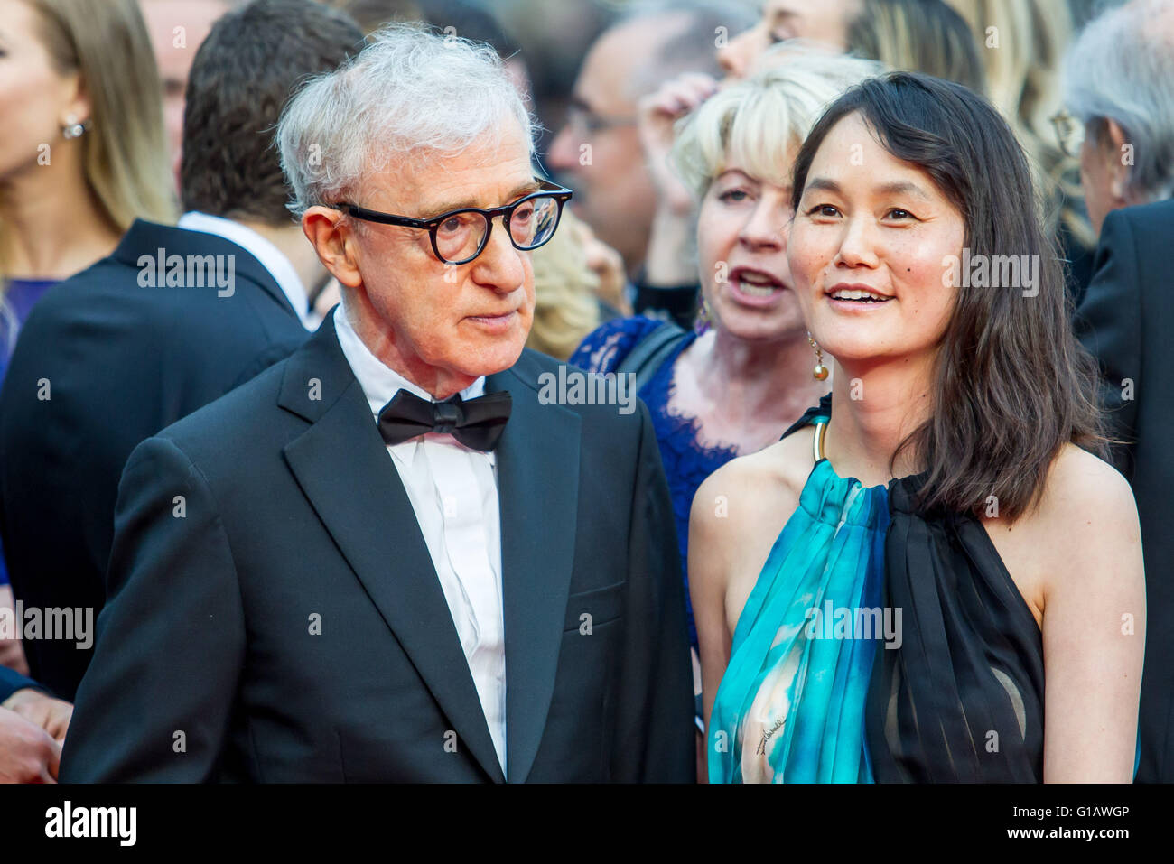 Cannes, Frankreich. 12. Mai 2016. Woody Allen, bald Yi Previn Direktor und Frau Cafe Society, Premiere. 69 Th Cannes Film Festival Cannes, Frankreich 12. Mai 2016 Diw88737 Credit: Allstar Bild Bibliothek/Alamy Live-Nachrichten Stockfoto