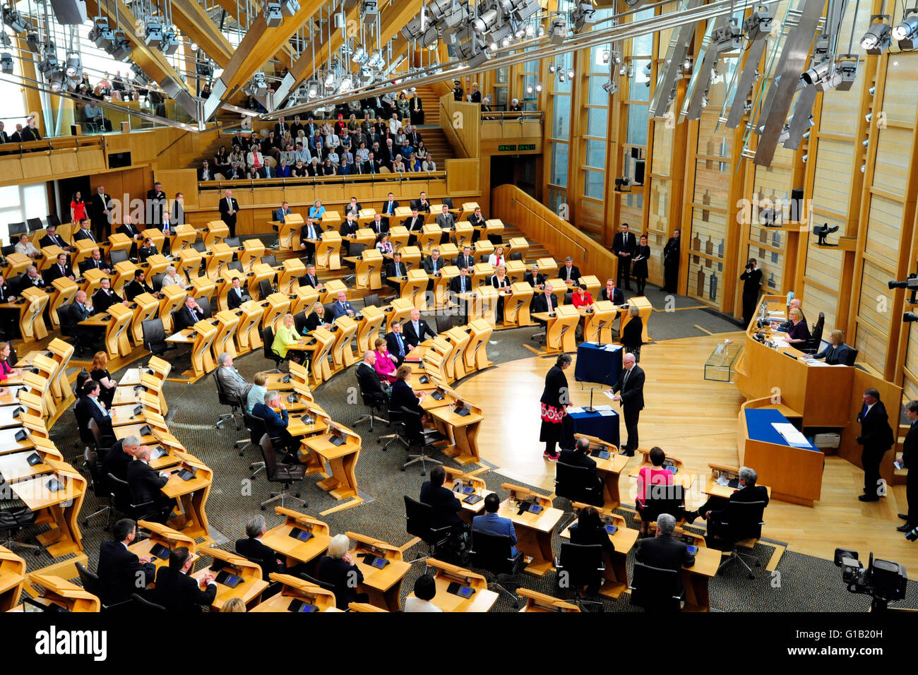 Edinburgh, Schottland, Vereinigtes Königreich, 12, Mai 2016. Die erste formale sitzen des schottischen Parlaments neu gewählt, wie MSPs vereidigt sind, Credit: Ken Jack / Alamy Live News Stockfoto