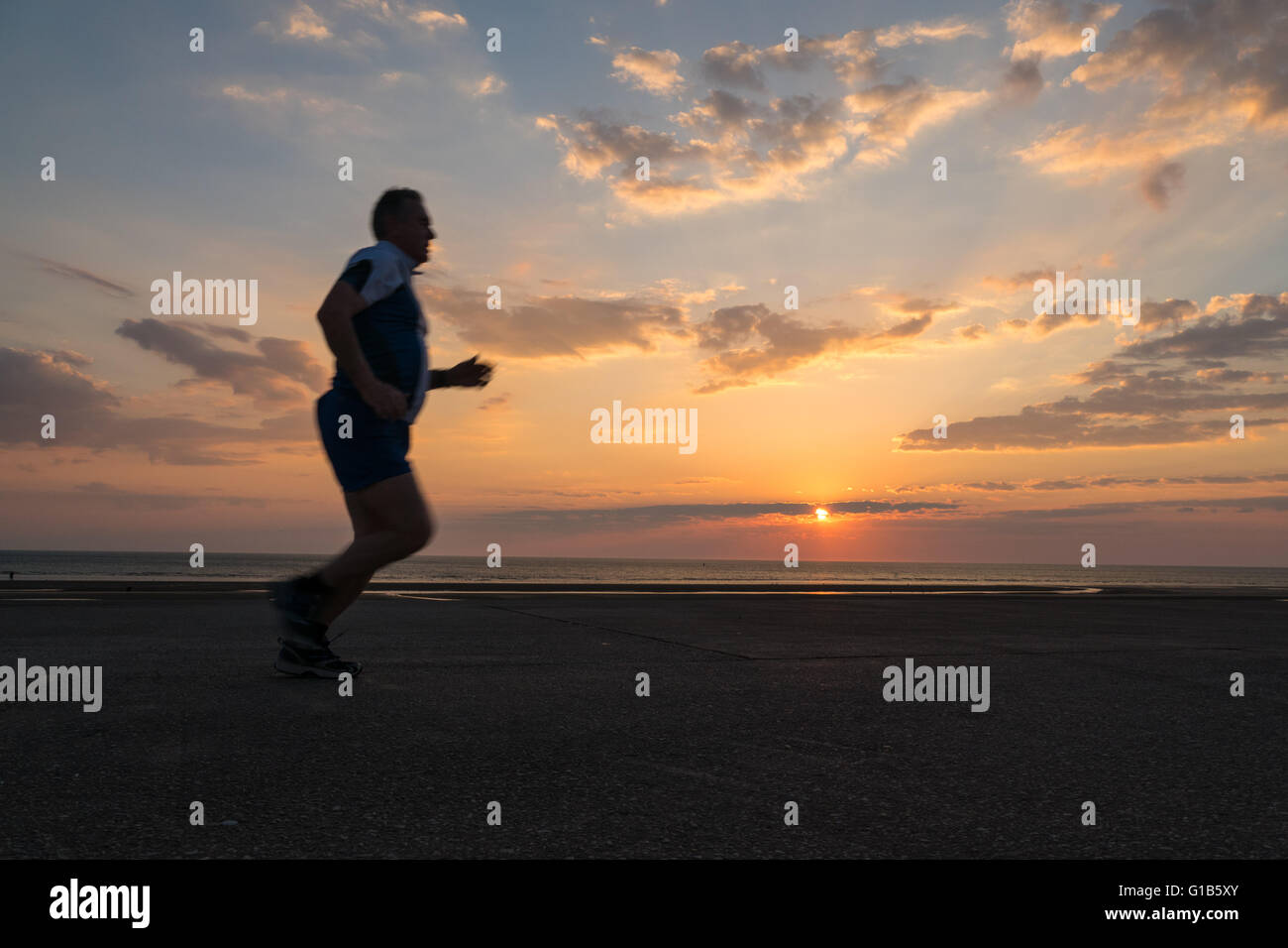 Blackpool, UK. 12. Mai 2016. Ein schöner Abend in Blackpool nach einem sehr warmen Tag. Das Wetter soll sich ab morgen mit viel kühleren Bedingungen Kredit ändern: Gary Telford/Alamy live-Nachrichten Stockfoto