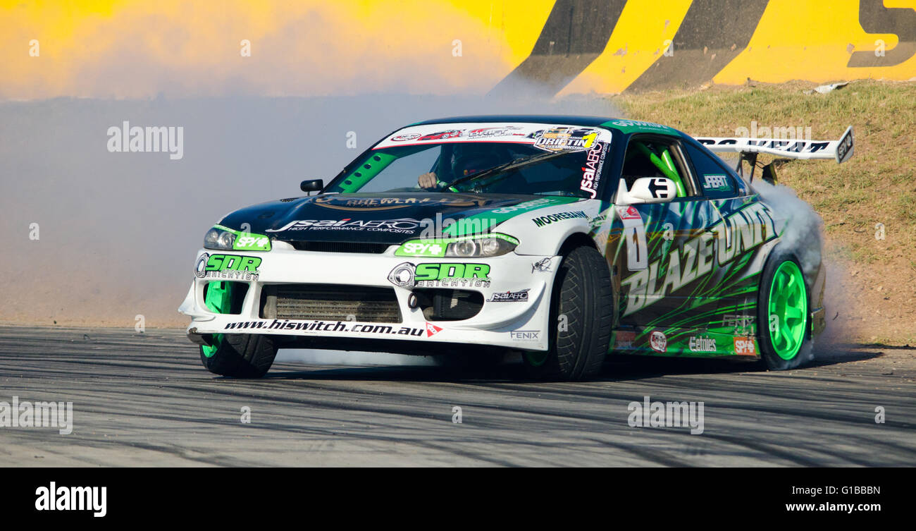 Sydney, Australien 19. Dezember 2015: Drift Racer konkurrieren in der Hi-Tec Drift Allstars Serie Meisterschaft Runde Sydney Motorsport Park stattfand. Stockfoto