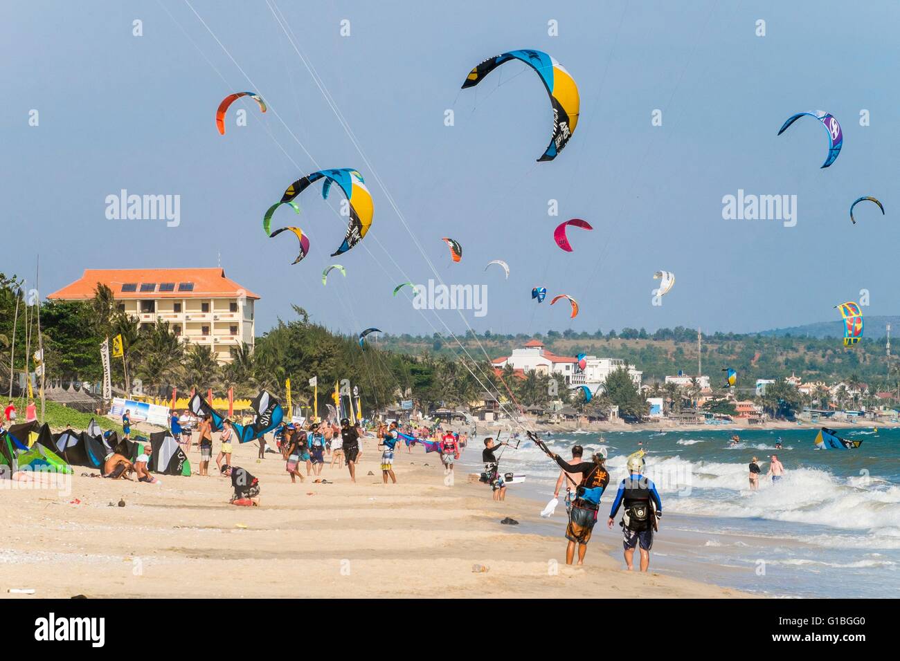 Vietnam, Provinz Binh Thuan, das Dorf von Mui Ne Beach ist ein beliebter Ort für die Praxis der Kite-Surfen Stockfoto