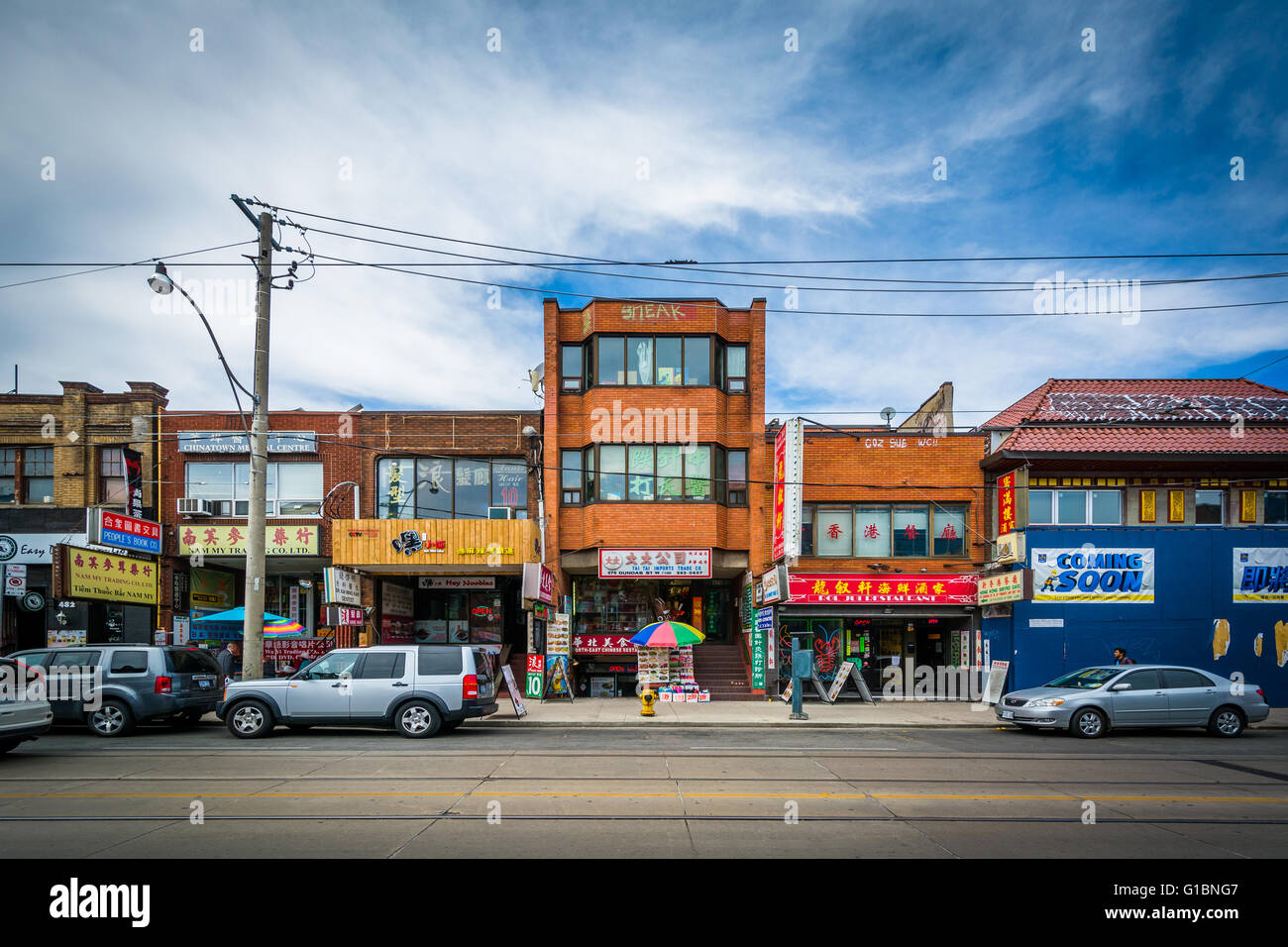 Unternehmen entlang der Dundas Street West in Chinatown in Toronto, Ontario. Stockfoto
