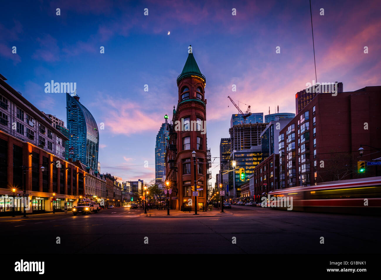 Die Gooderham Building bei Sonnenuntergang, in Toronto, Ontario. Stockfoto