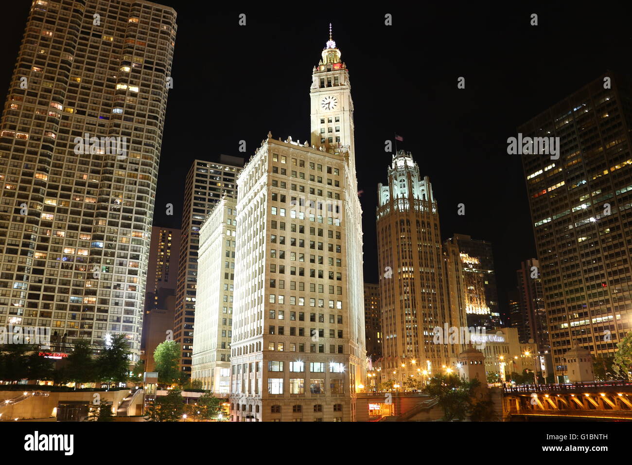 Chicago Wrigley Building bei Nacht Stockfoto