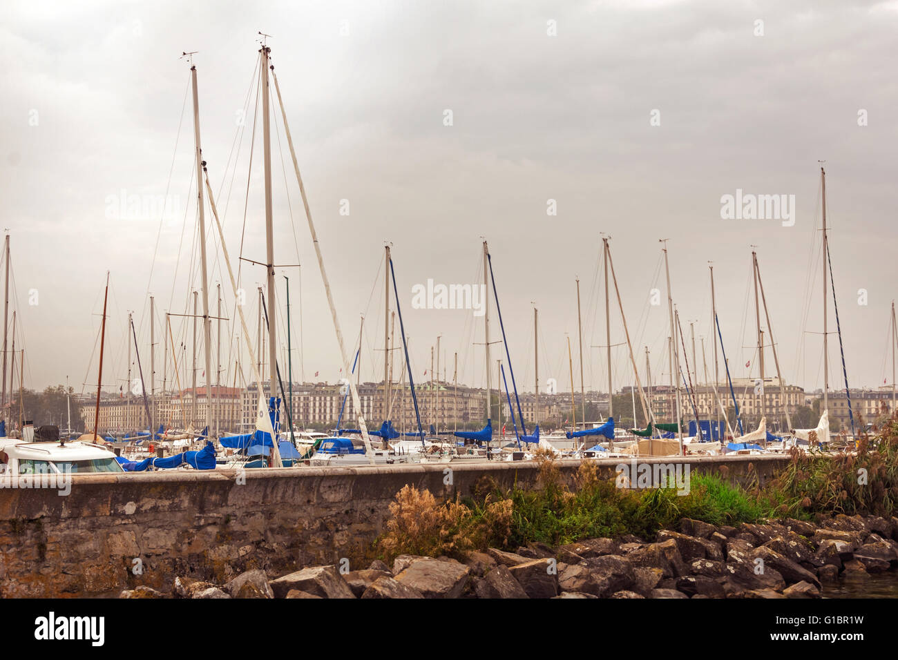 Geneve, Schweiz - anzeigen 4. Oktober 2013, im Zentrum der europäischen Stadt mit Booten auf See Genf Stockfoto