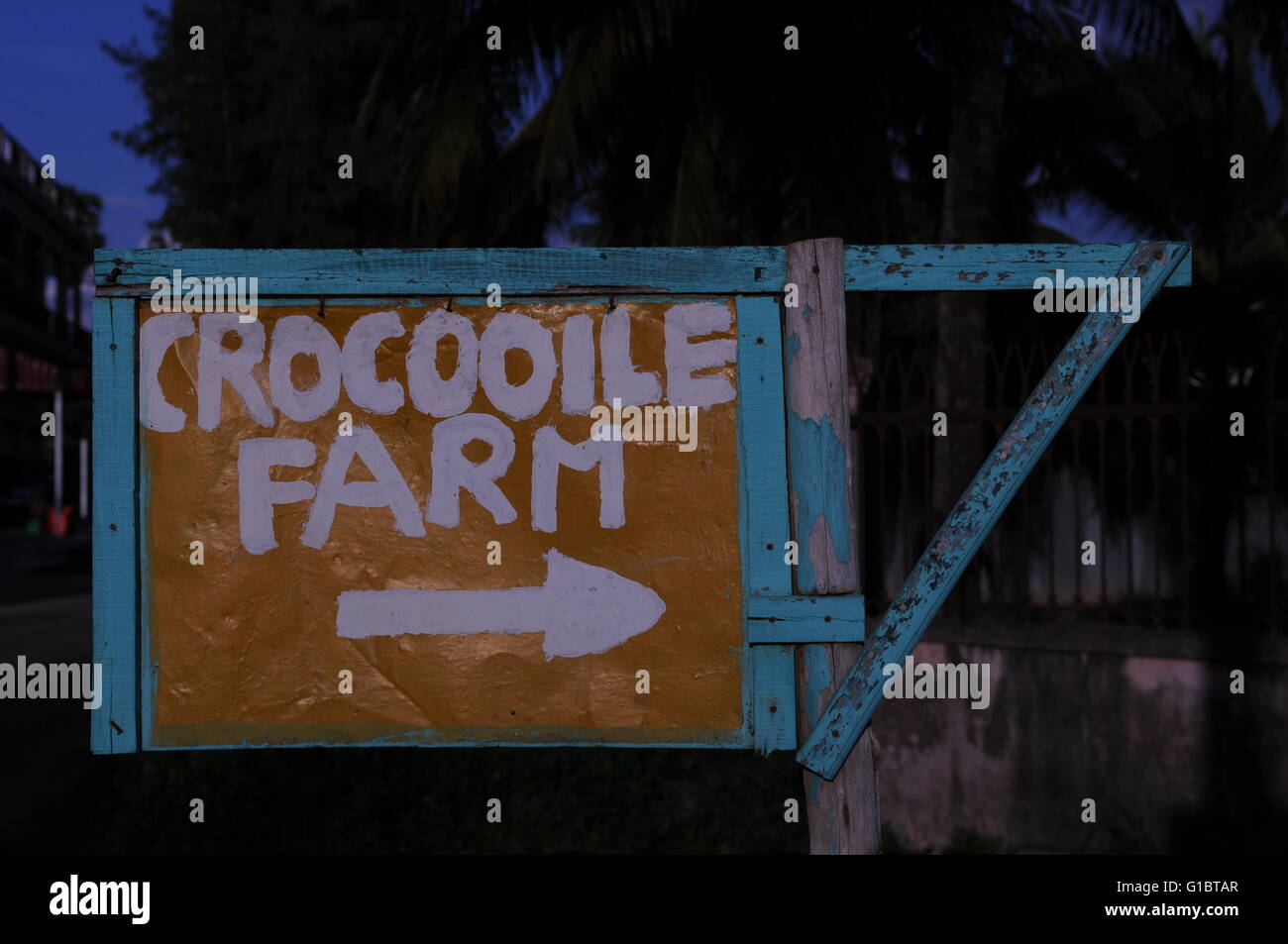 Schild mit Krokodilfarm in der Nähe von Battambang, Kambodscha, Indochina, Kredit: Kraig lieb Stockfoto