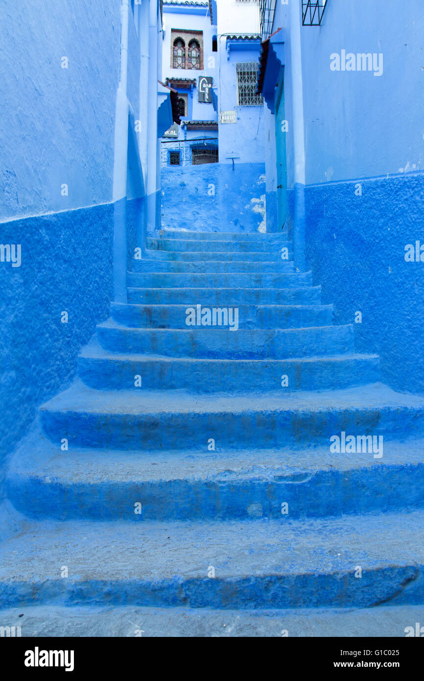 Blaue Stiege in der malerischen Medina von Chefchaouen, Marokko Stockfoto