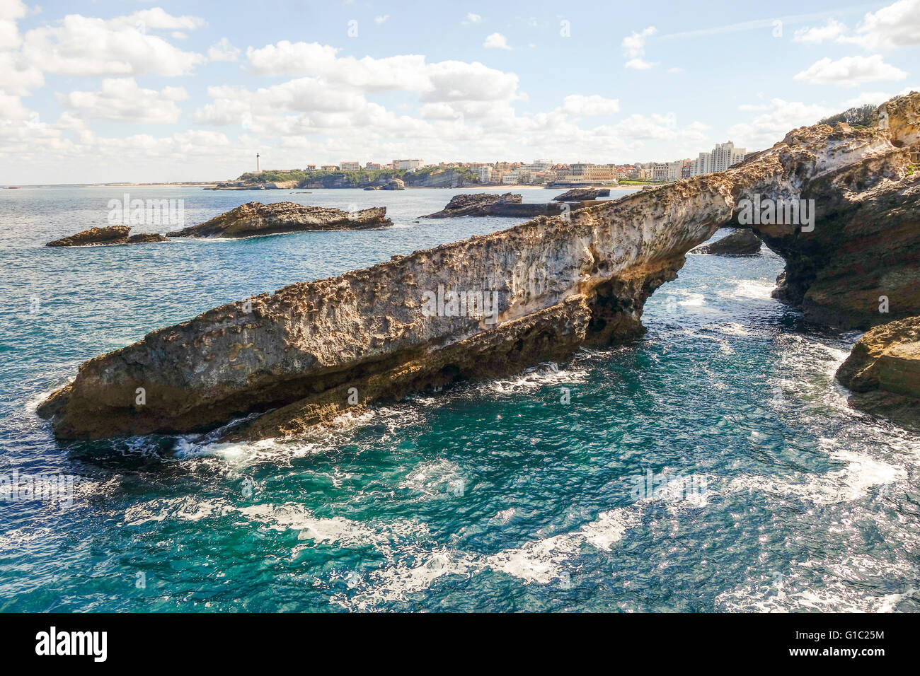 Sicht auf den Leuchtturm von Rocher De La Vierge, Jungfrau Maria Rock. Aquitaine, Baskenland, Biarritz, Frankreich. Stockfoto
