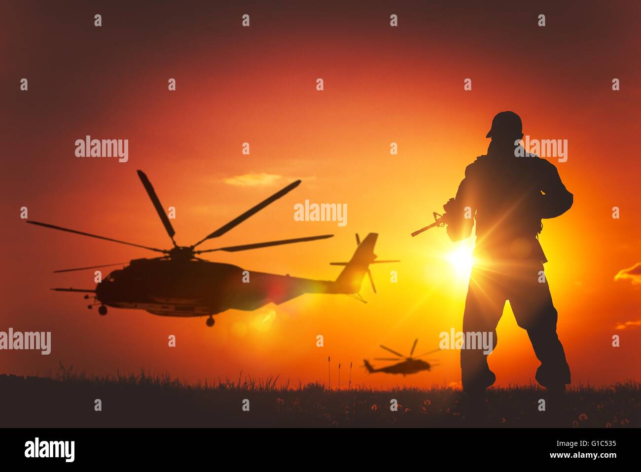 Militärmission Bei Sonnenuntergang Marines Hubschrauber Air Mission Soldat Mit Sturmgewehr