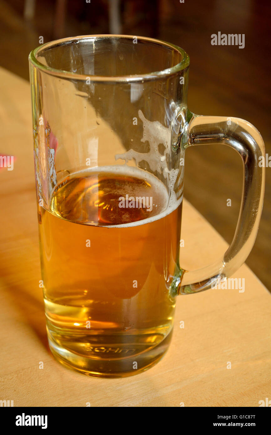 Glas halb voll Stockfoto