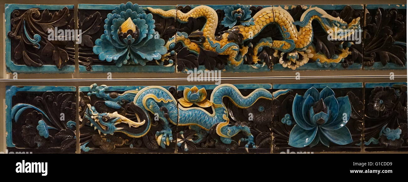 Blei-glasiertem Steinzeug Drachen Fliesen aus der Shanxi Provinz, China. Vom 15. Jahrhundert Stockfoto