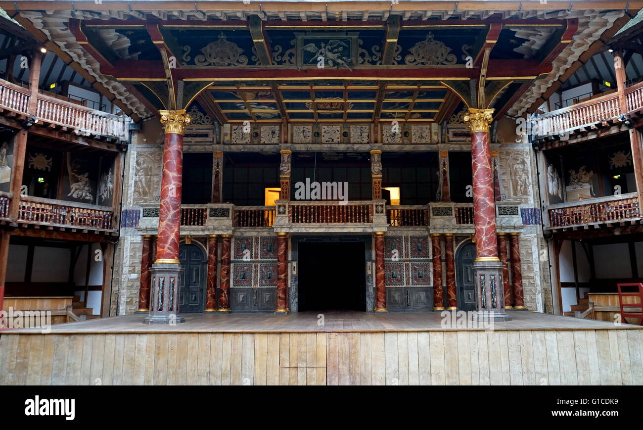 Innere des Globe Theatre London, William Shakespeare zugeordnet. Erbaut im 16. Jahrhundert von Shakespeares spielen Unternehmen, der Lord Chamberlain es Men. London. Datierte 2015 Stockfoto