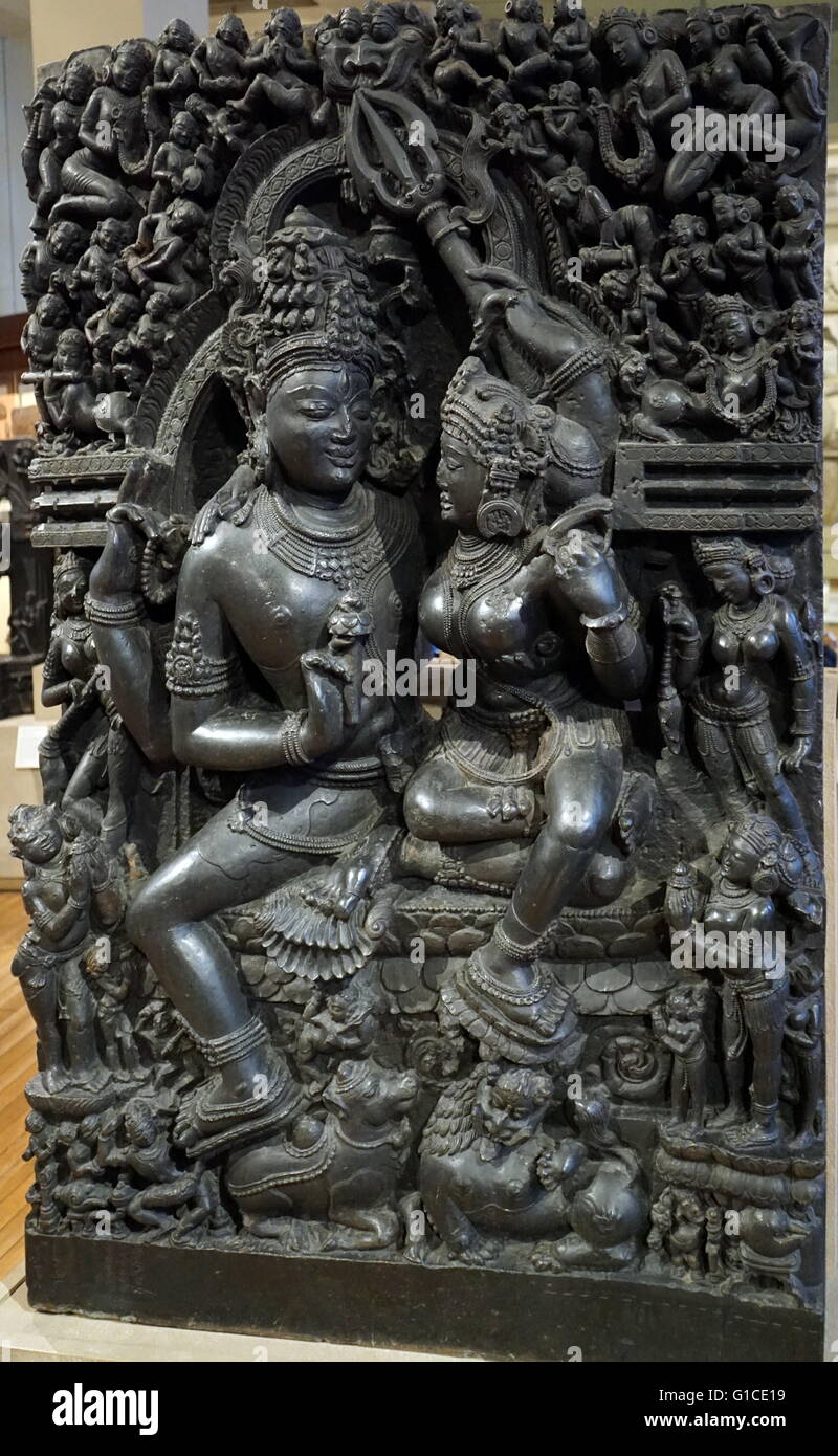 Detail einer Bronzestatue, die Darstellung der Gottheit Shiva und der Göttin Parvati als das ursprüngliche Göttliche Paar sitzt. Vom 12. Jahrhundert Stockfoto