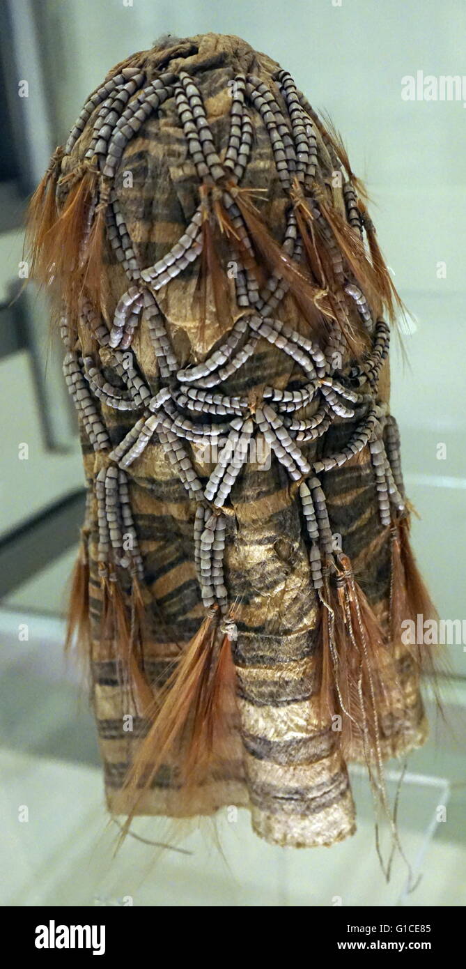 Kopfschmuck aus mit den Haaren des Verstorbenen, getragen während der Trauerzeit in Papua-Neu-Guinea. Stockfoto