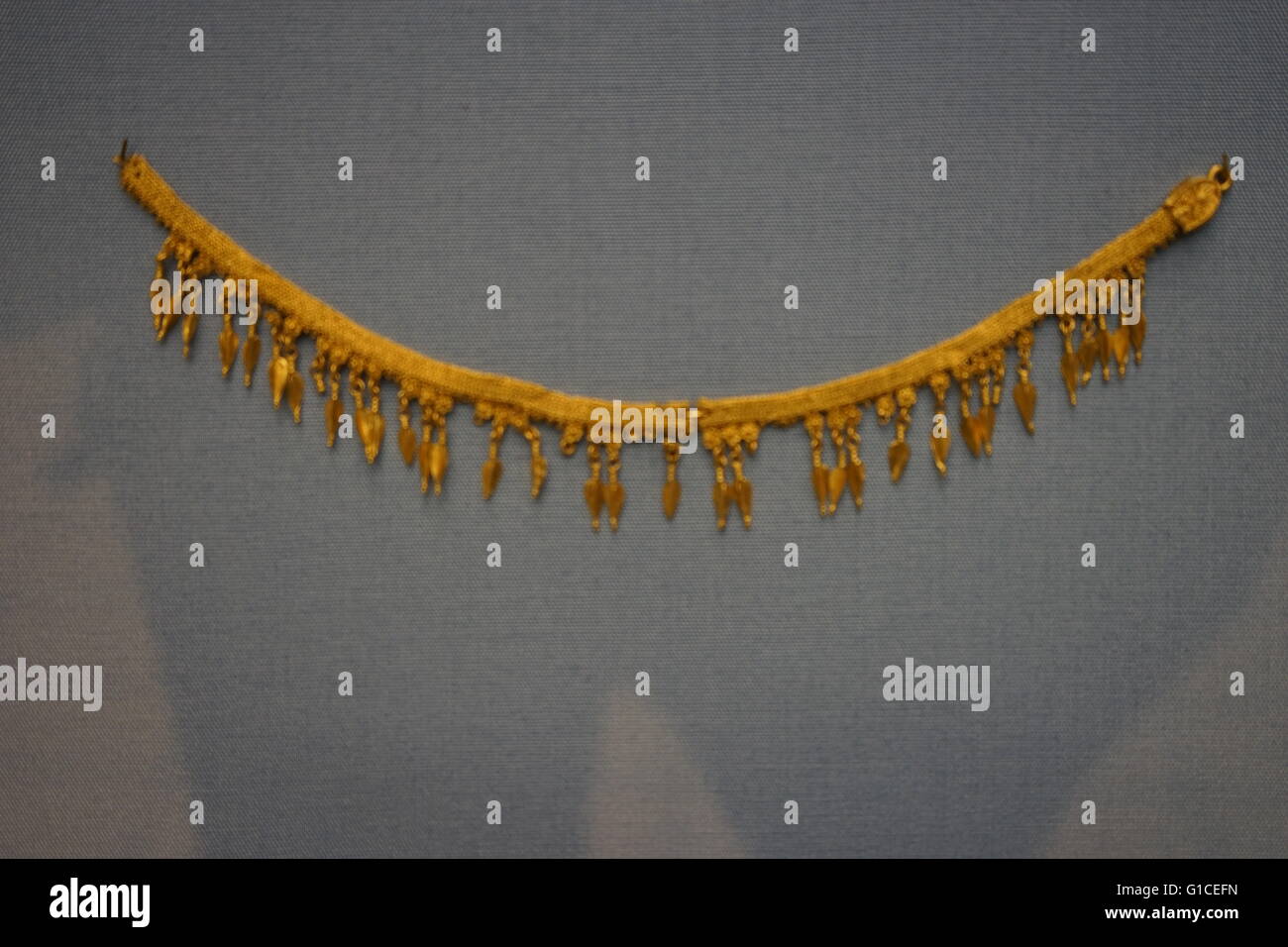 Goldene Halskette mit Anhängern aus Buche-Nuss. Aus Kyme, Türkei. 330 v. Chr. datiert Stockfoto