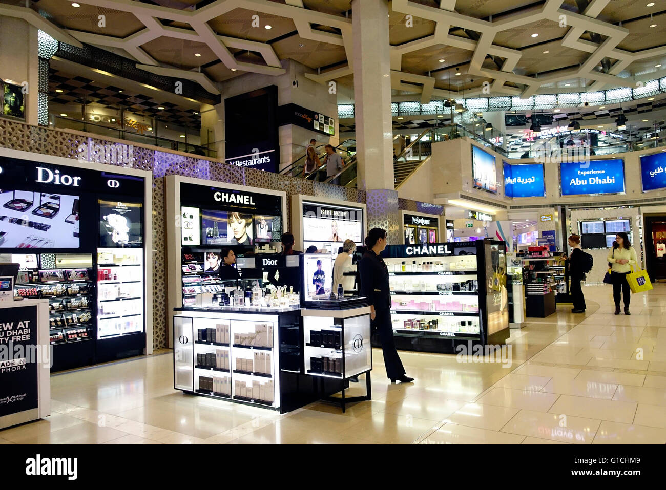 Flughafen Abu Dhabi. Duty free-Shop.   Vereinigte Arabische Emirate. Stockfoto