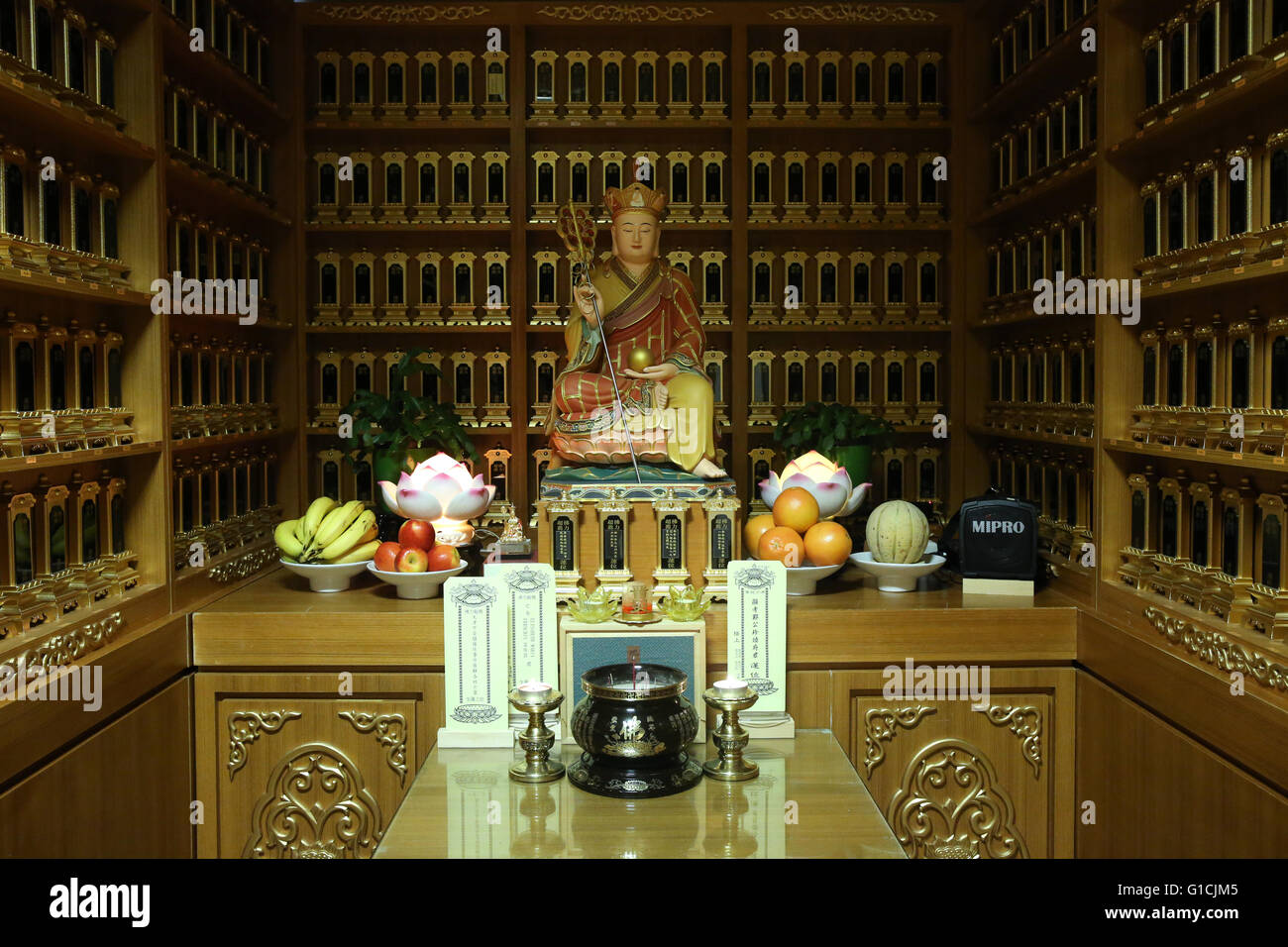 Fo Guang Shan Tempel.  Verehrung der Toten.  Bodhisattva Ksitigarbha. Genf. Schweiz. Stockfoto