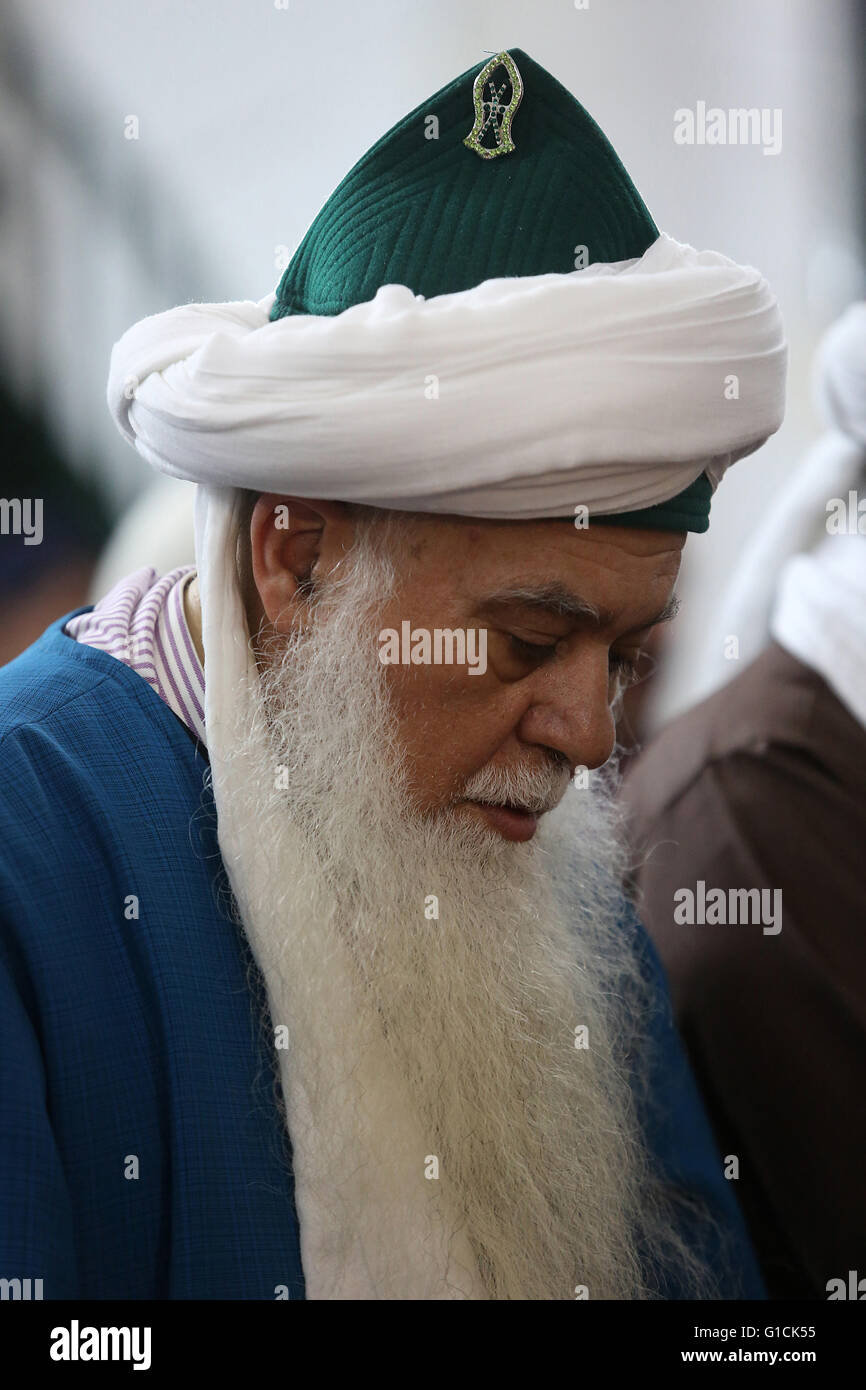 Urs von Mawlana Scheich Muhammad Nazim Adil al-Haqqani in Selimye Moschee in Nikosia, Zypern. Gebet. Stockfoto