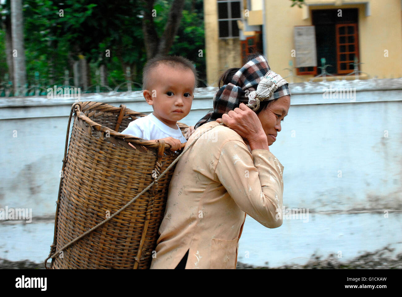 Mutter und Sohn. Vietnam. Stockfoto