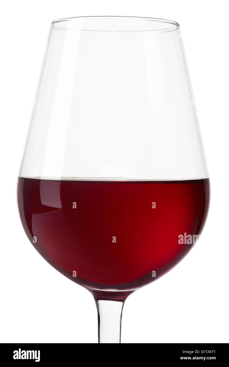 Rotweinglas hautnah auf weiß Stockfoto