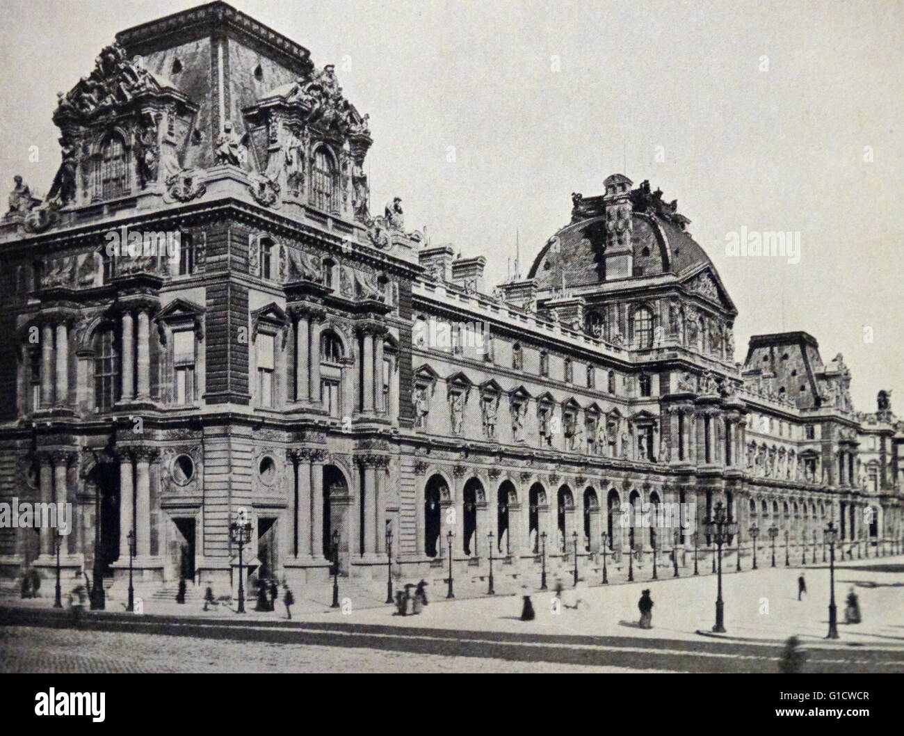 Das Exterieur des Louvre-Palast, ein ehemaliger königlicher Palast befindet sich am rechten Ufer der Seine in Paris. Vom 19. Jahrhundert Stockfoto