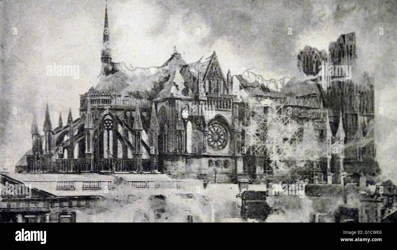 Die Bombardierung von Reims Kathedrale während des großen Krieges. Vom 20. Jahrhundert Stockfoto
