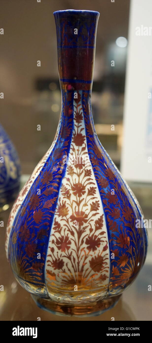 Stein-Paste-Flasche aus dem Iran. Vom 17. Jahrhundert Stockfoto