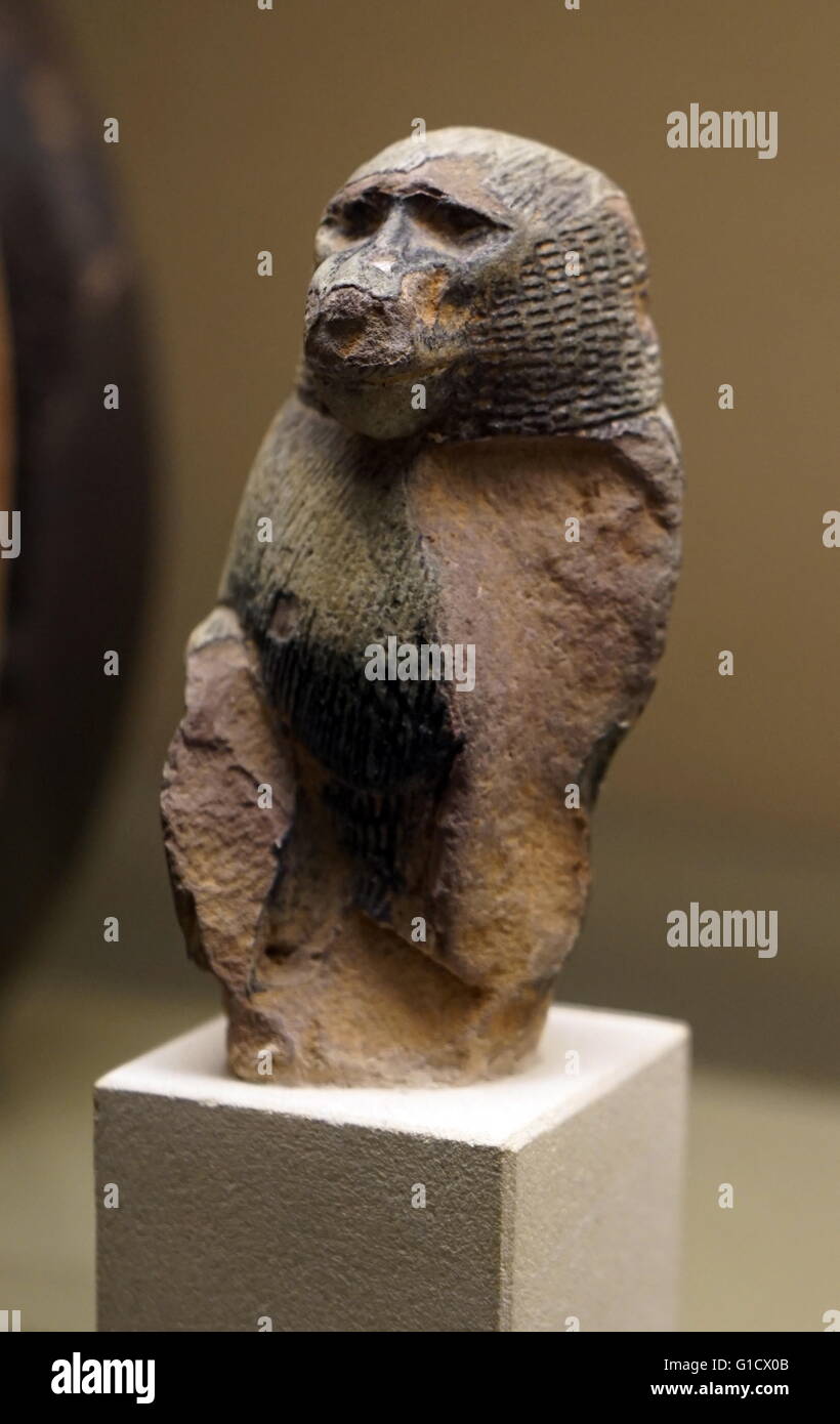 Verglaste steinerne Figur des ägyptischen Gottes Thot, aus dem alten Ägypten Stockfoto