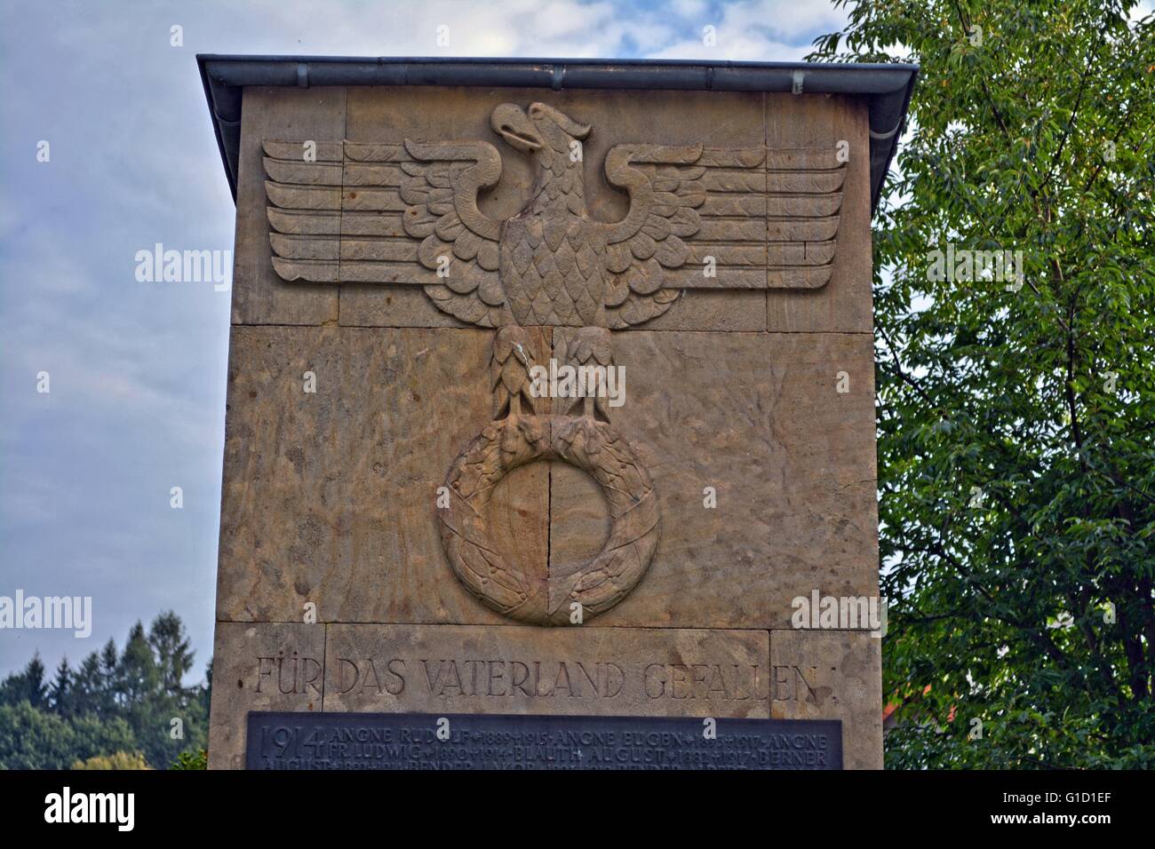 German World War Memorial errichtet 1935, im Saarland. Den mittleren Denkmal Block, einschließlich dem 3. Reich Adler. Stockfoto