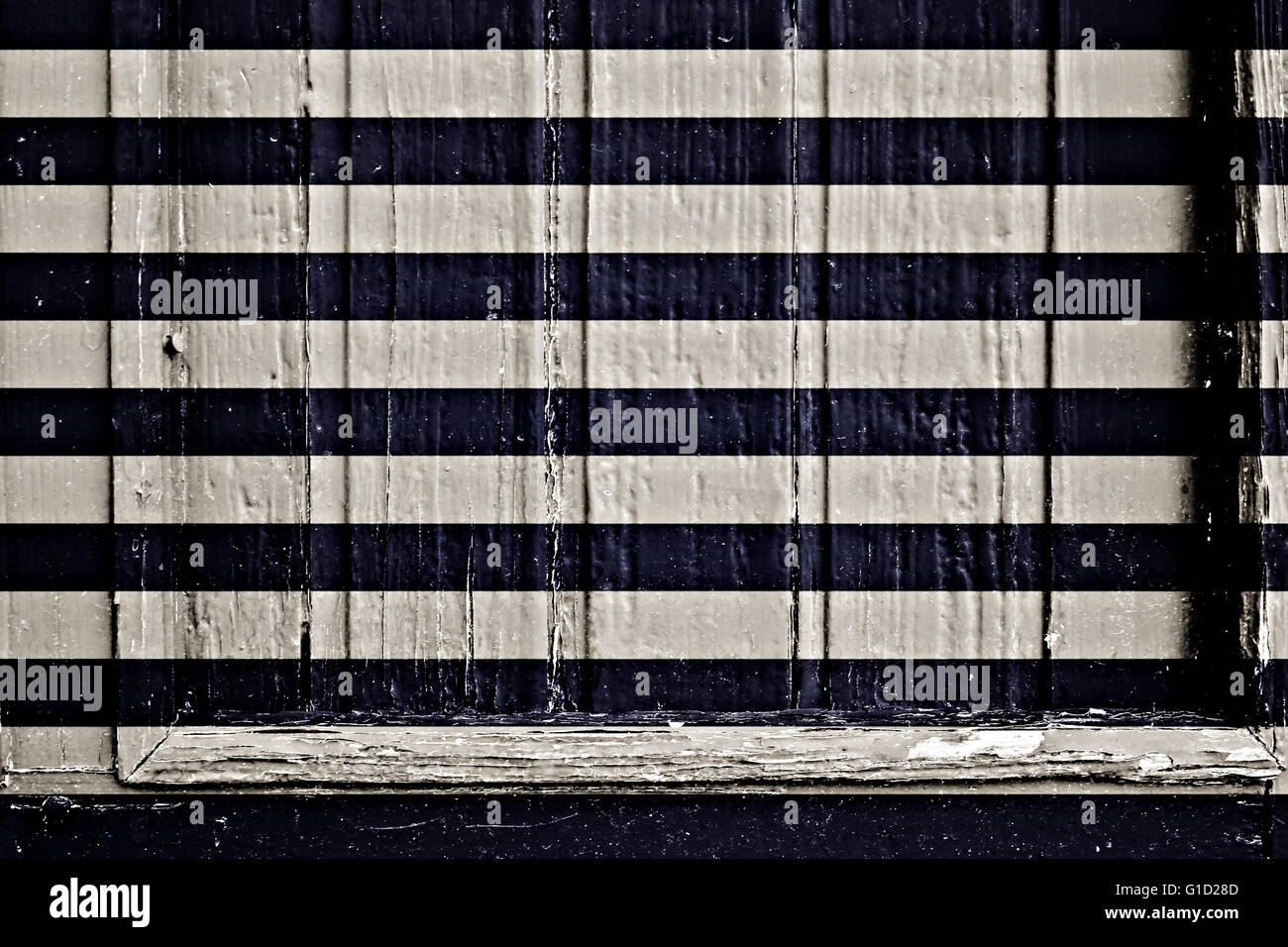 Holzrahmen mit blauen und weißen Streifen Stockfoto