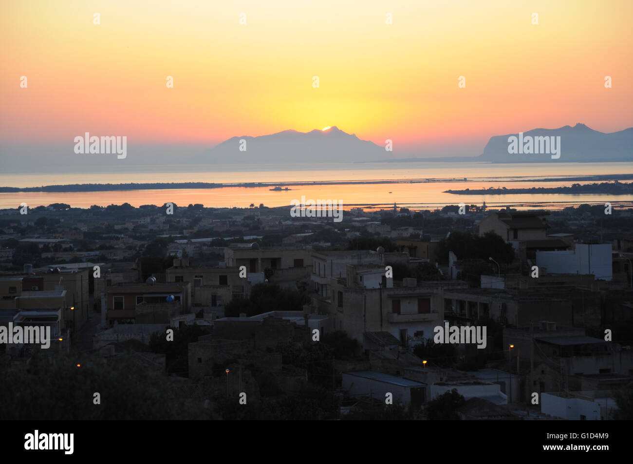 Panorama da Marsala, Trapani: le Egadi Stockfoto