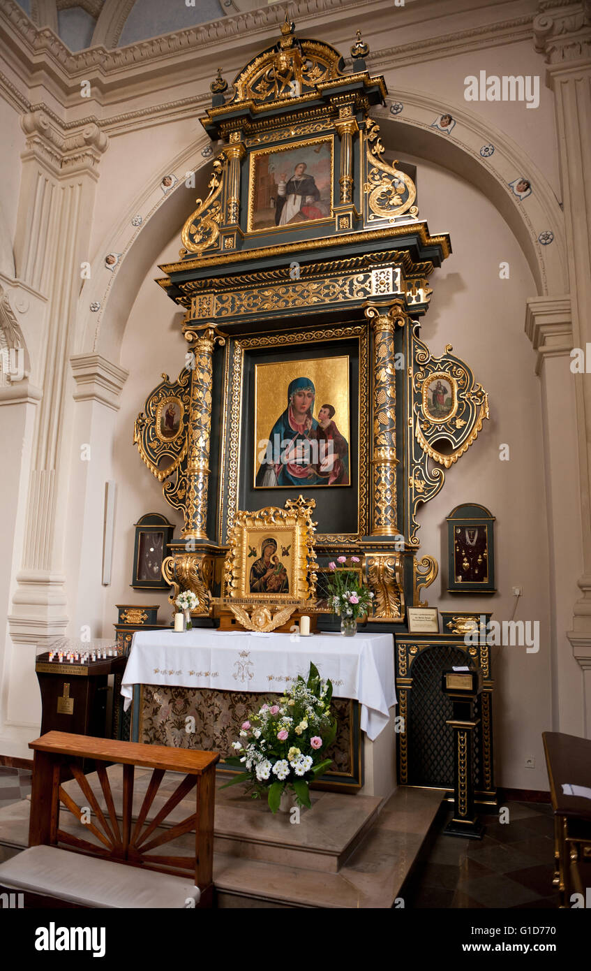 Unsere Liebe Frau von der immerwährenden Hilfe malen mit Altar in der Gorskich-Kapelle in der Pfarrkirche in Kazimierz Dolny, Polen. Stockfoto