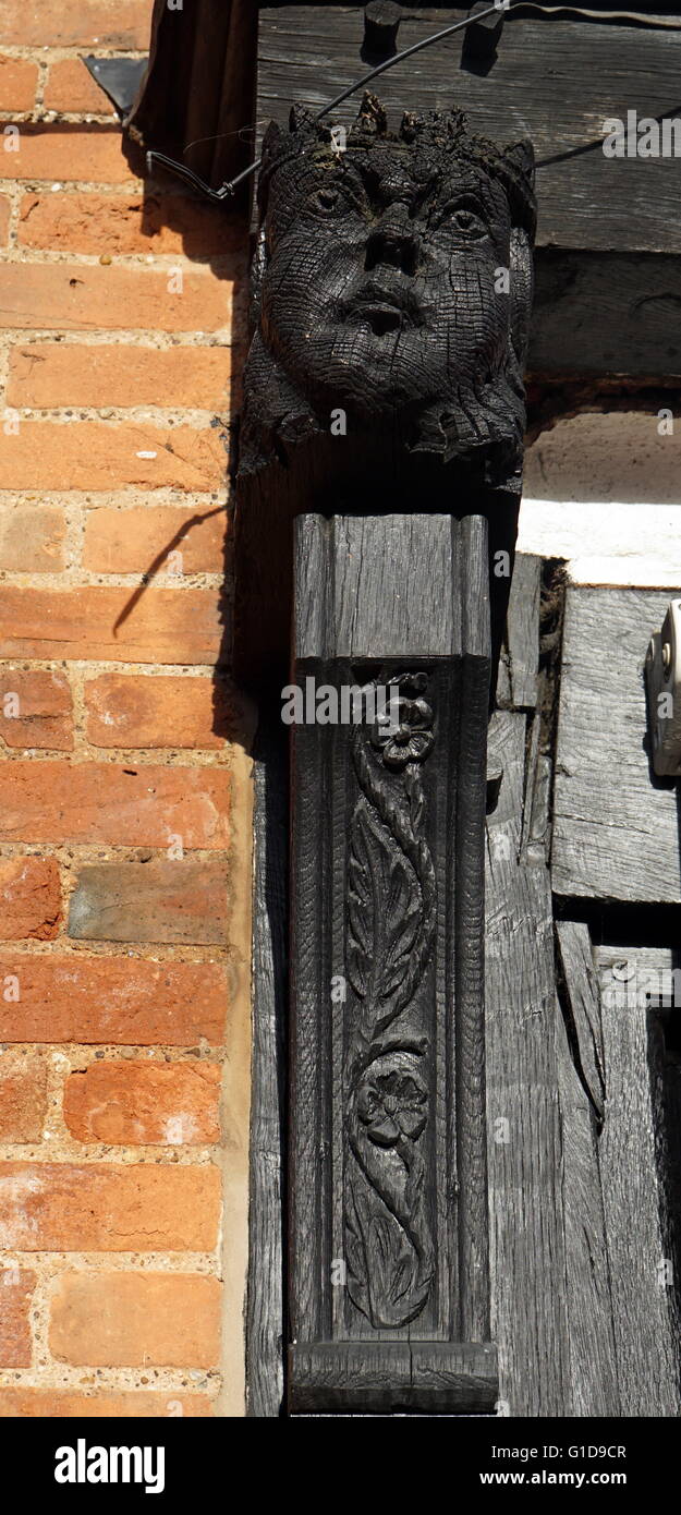 Tudor Periode dekorative Leiter an der Fassade eines Gebäudes in Stratford-nach Avon, England. aus dem 16. Jahrhundert Stockfoto