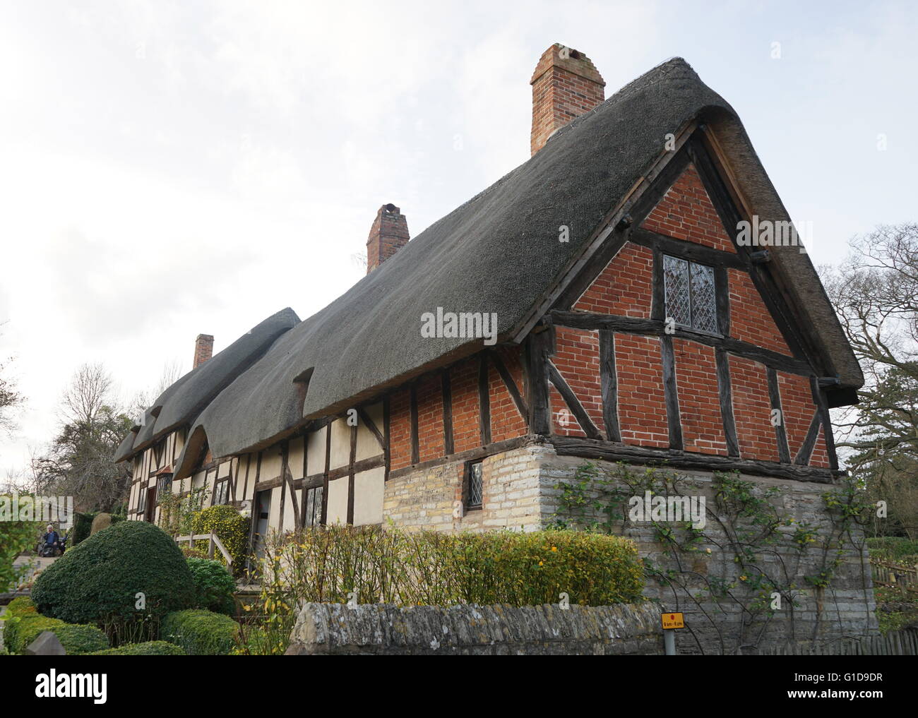 Anne Hathaway Hütte, wo Anne Hathaway, die Ehefrau von William Shakespeare, als Kind lebte. -Upon-Avon, England. Der älteste Teil des Hauses wurde vor dem 15. Jahrhundert errichtet; das obere Teil ist 17. Jahrhundert Stockfoto