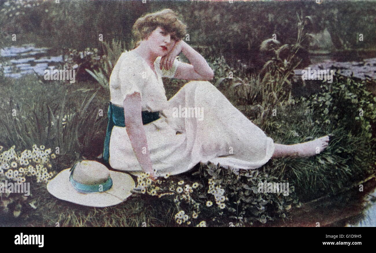 Gabrielle Ray; Edwardian Hand Farbfoto. Gabrielle Ray (28. April 1883 - 21. Mai 1973), war eine englische Schauspielerin, Tänzerin und Sängerin, bekannt für ihre Rollen in Edwardian musikalischen Komödien Stockfoto