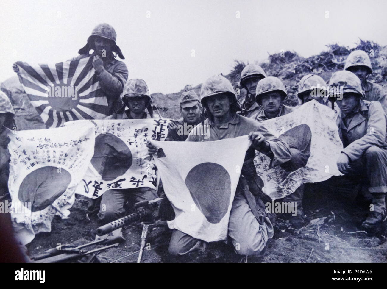 Marines zeigen japanische Flaggen. Stockfoto