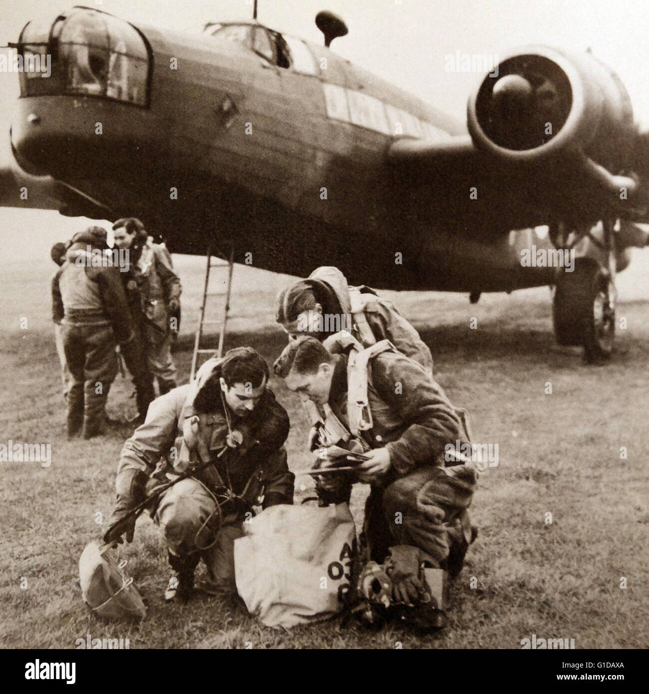 B-17 Bomber über Deutschland von einer Mission zurück. Stockfoto