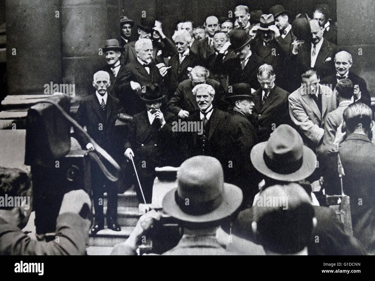 Die Delegierten die sieben Mächte-Konferenz treffen sich in London 1931, die internationale Wirtschaftskrise zu diskutieren. der Delegierte, darunter Mr Andrew Mellon, US Minister fuer dem Fiskus, Pierre Laval, Ramsay MacDonald, Henry Stimson, US-Außenministerin, Arthur Henderson, Aristide Briand, Jules Renkin, Heinrich Brunig, Dino Grandi, Stockfoto