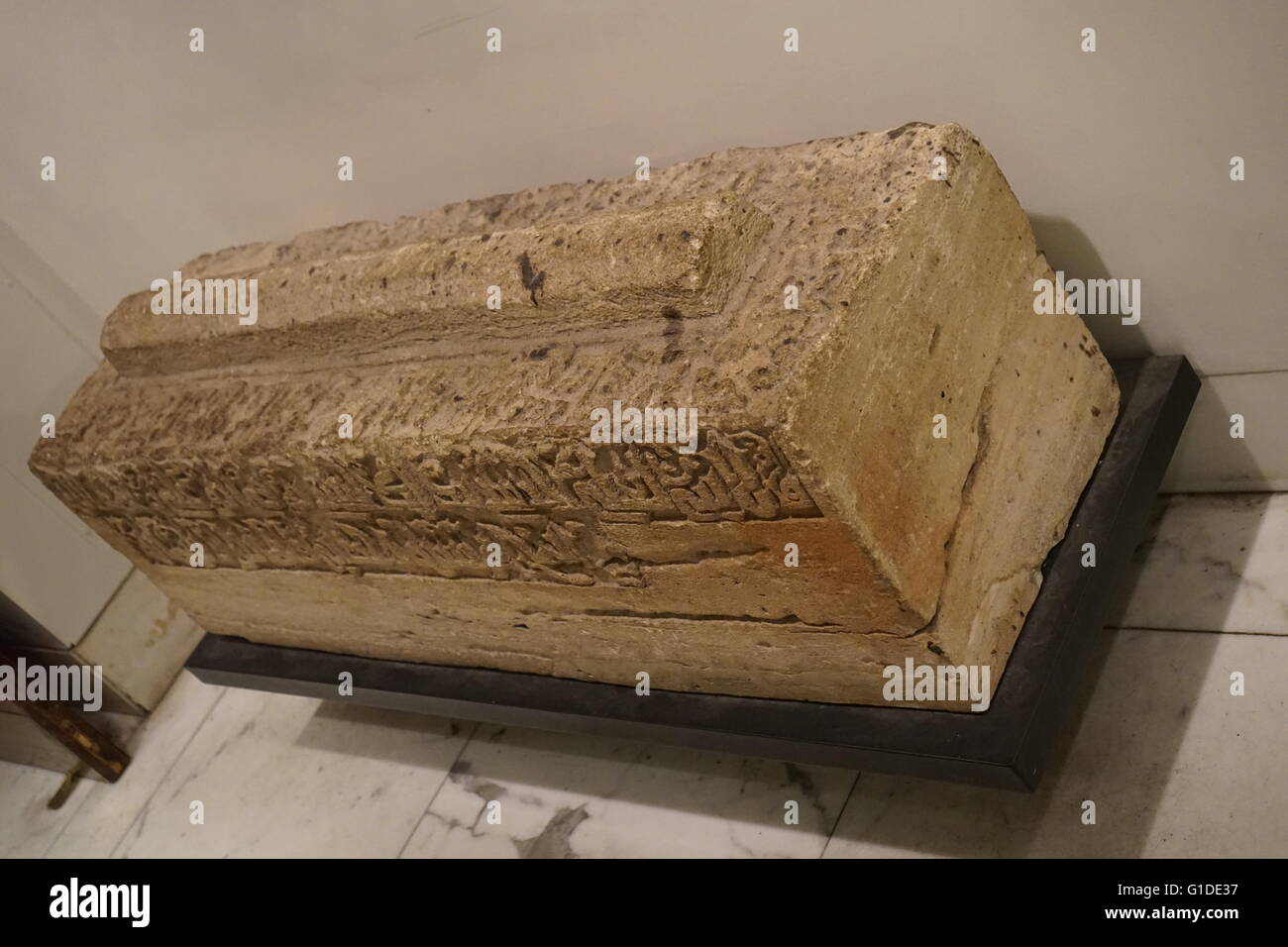 Crested schweren Deckel mit Inschrift aus freilegten, Iran. Vom 10. Jahrhundert Stockfoto