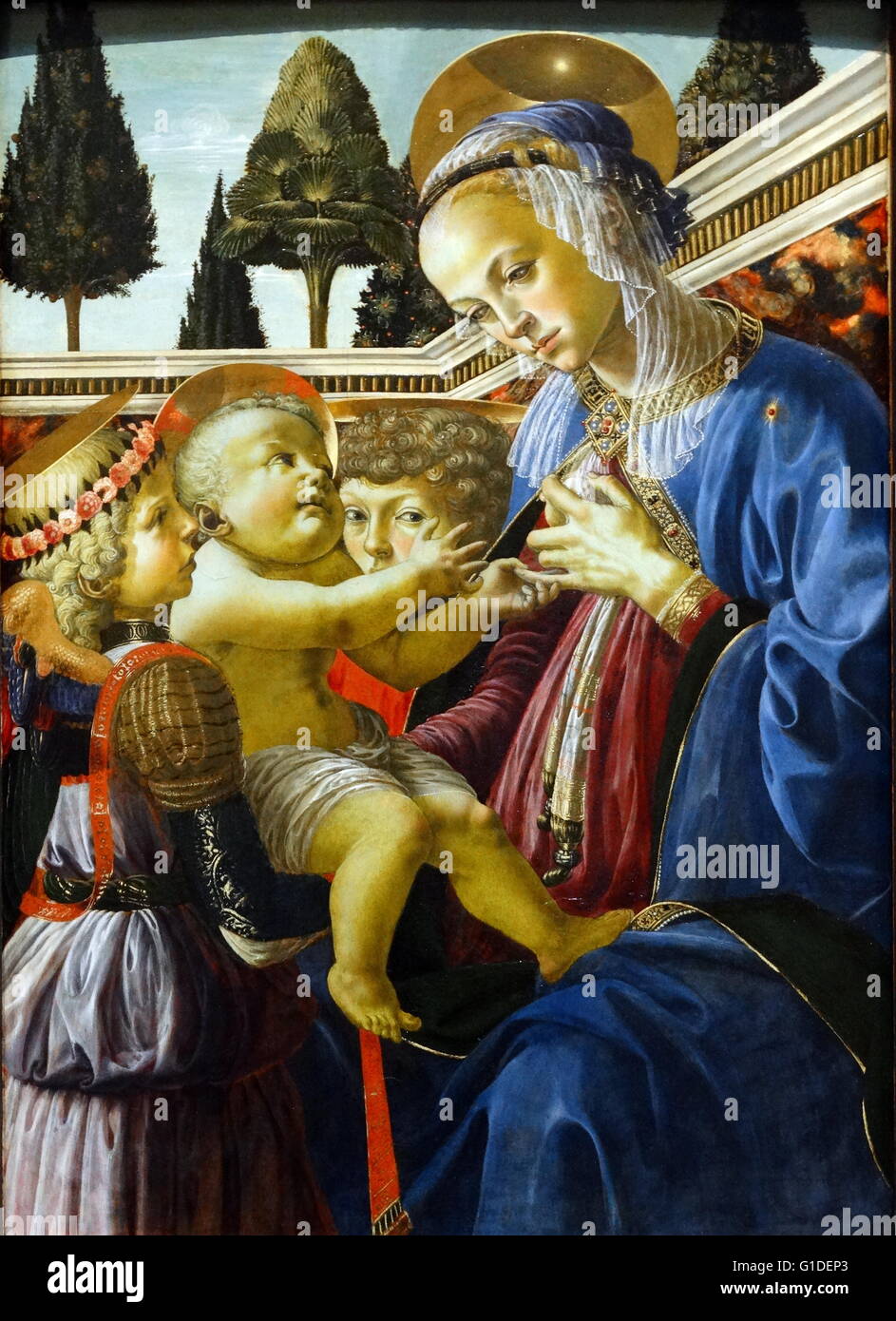 Gemälde mit dem Titel "Die Jungfrau und Kind mit zwei Engeln" von Andrea del Verrocchio (1435-1488) ein italienischer Maler, Bildhauer und Goldschmied. Vom 15. Jahrhundert Stockfoto