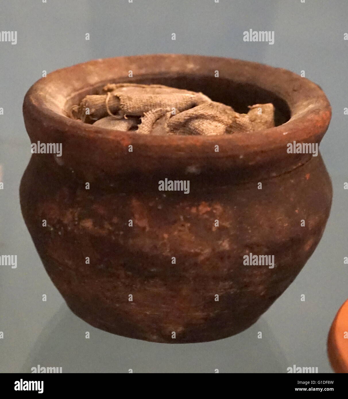 Antike Keramik JAR-Datei mit Einbalsamierer Salz. Vom 7. Jahrhundert v. Chr. Stockfoto