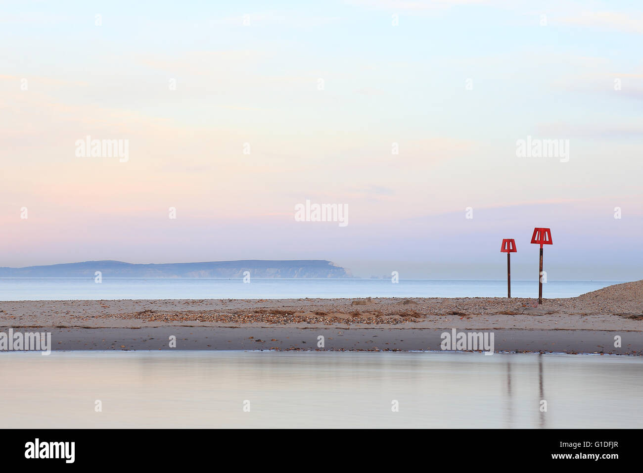 Mudeford Strand, Blick auf die Nadeln, Dorset, England Stockfoto
